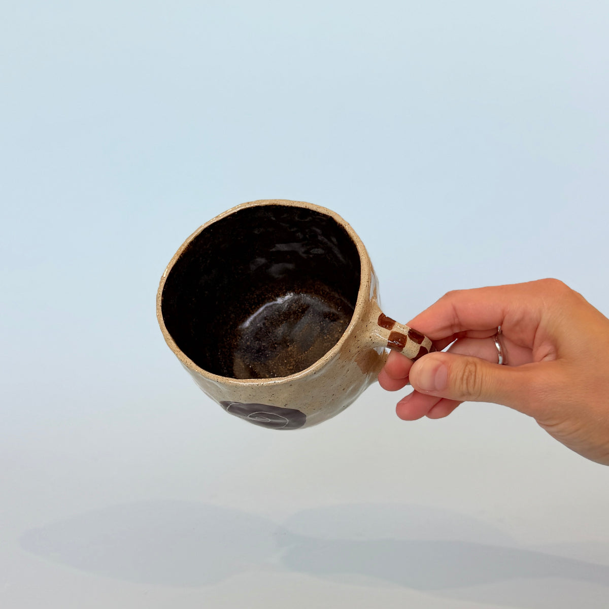 Check Handle Snail Mug