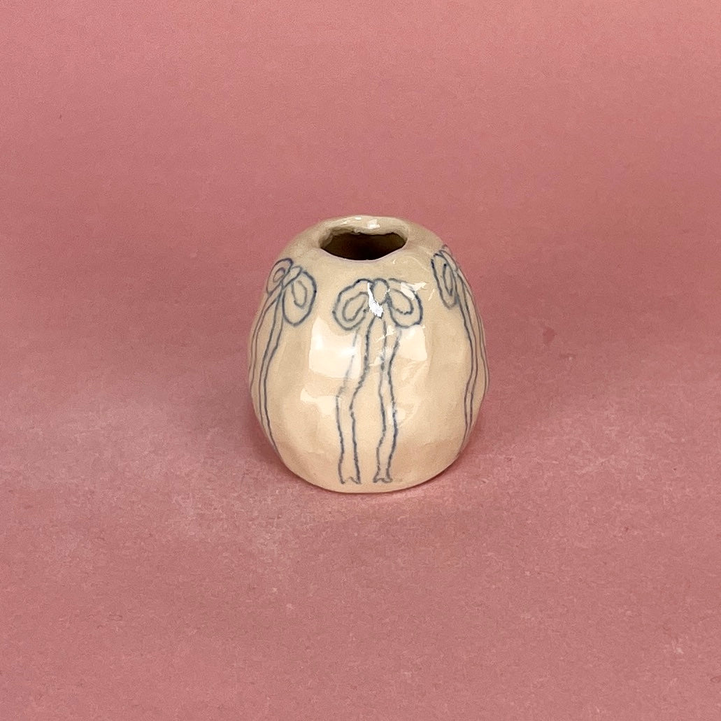 Bows bud vase