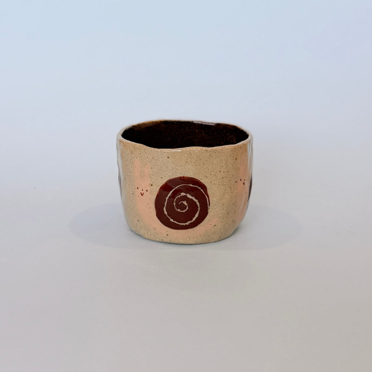 Check Handle Snail Mug