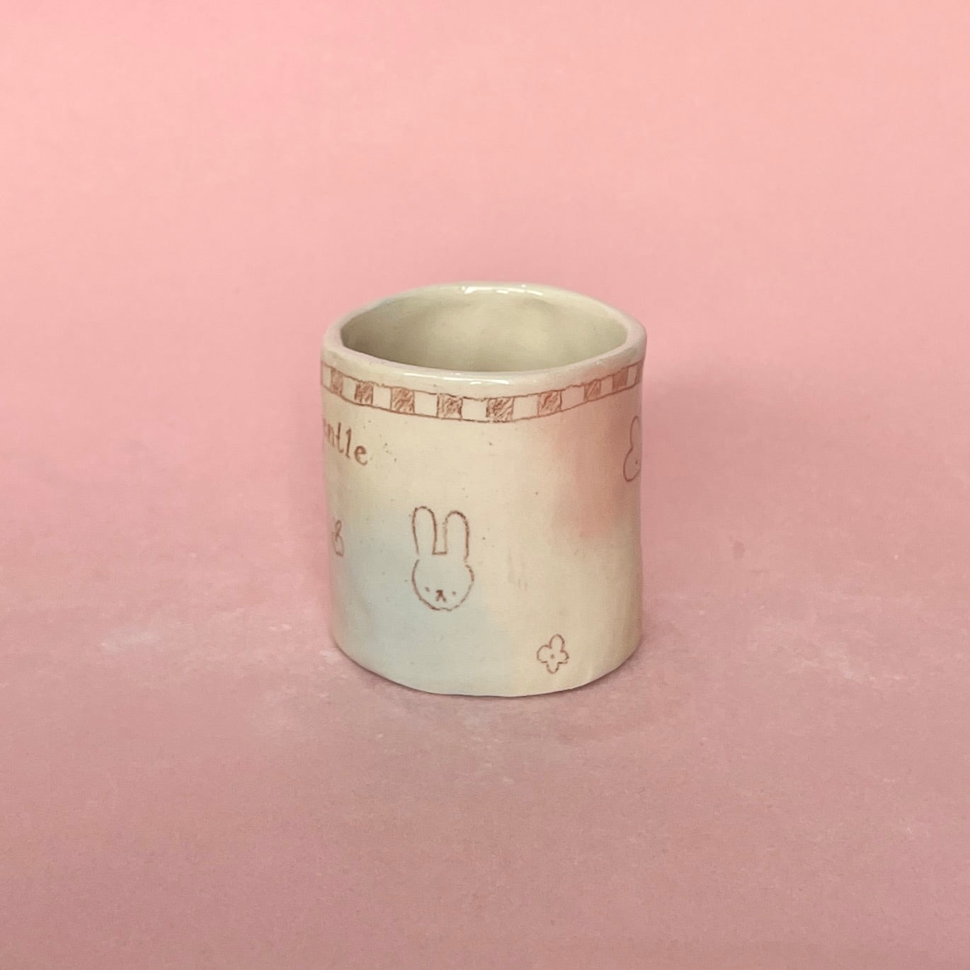 "gentle" Short Scribble Bubblegum Mug